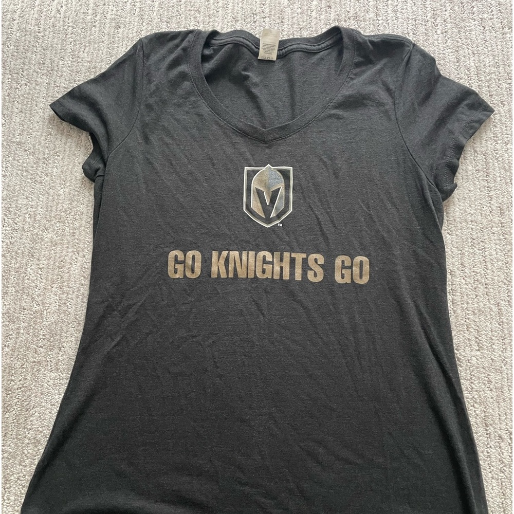 Women’s Golden Knights hockey team V-neck T-shirt size medium M